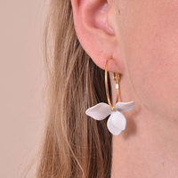 Culturesse Ivet Floral Hoop Mismatching Earrings  images 0