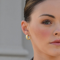 Culturesse Kahlo Ribbed Crescent Hoop Earrings (Gold) images 0