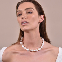 Culturesse Theodora Baroque Pearl Necklace / Choker images 0