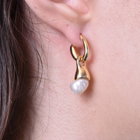 Culturesse Ellen Mismatching Pearl Drop Earrings images 2