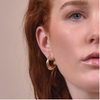 Culturesse Khloe Irregular Huggie Earrrings images 2
