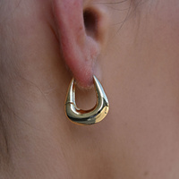 Culturesse Tate Sculptural Huggie Hoop Earrings (Gold) images 3