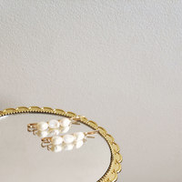 Culturesse Evangeline Freshwater Pearl Hair Clip Set images 3