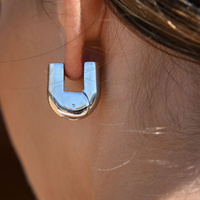 Culturesse Luma Solid U Huggie Earrings (Silver) images 4