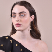Culturesse Ellen Mismatching Pearl Drop Earrings images 4