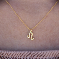 Culturesse Leo Diamante Pendant Necklace (Gold) images 4