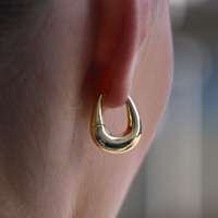 Culturesse Tate Sculptural Huggie Hoop Earrings (Gold) images 7