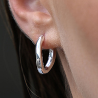 Culturesse Enoa Fine Twist Huggie Earrings (Silver) images 8