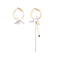 Culturesse Ivet Floral Hoop Mismatching Earrings 