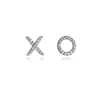 Culturesse Kiss Hug Mismatched Stud Earrings (Silver)