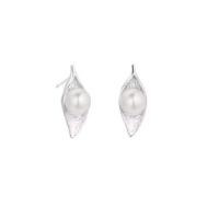 Culturesse Silvi Pearl Leaf Stud Earrings